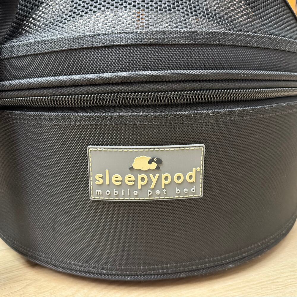 Sleepypod Mobile Pet Bed Round Pet Carrier with Shoulder Strap Black - Picture 6 of 12